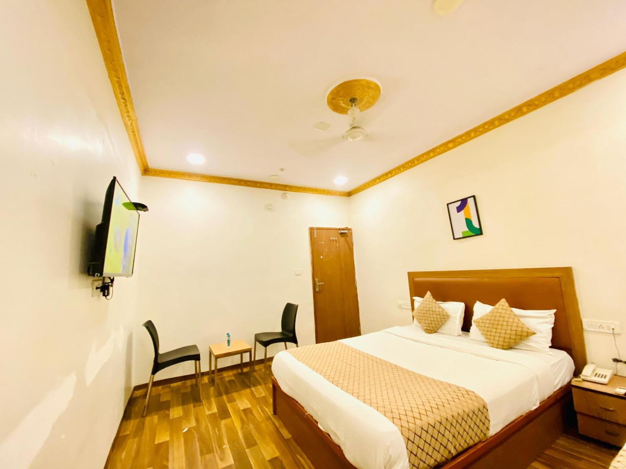 Hotel Abc Satellite Prahlad Nagar Ahmedabad Exterior photo
